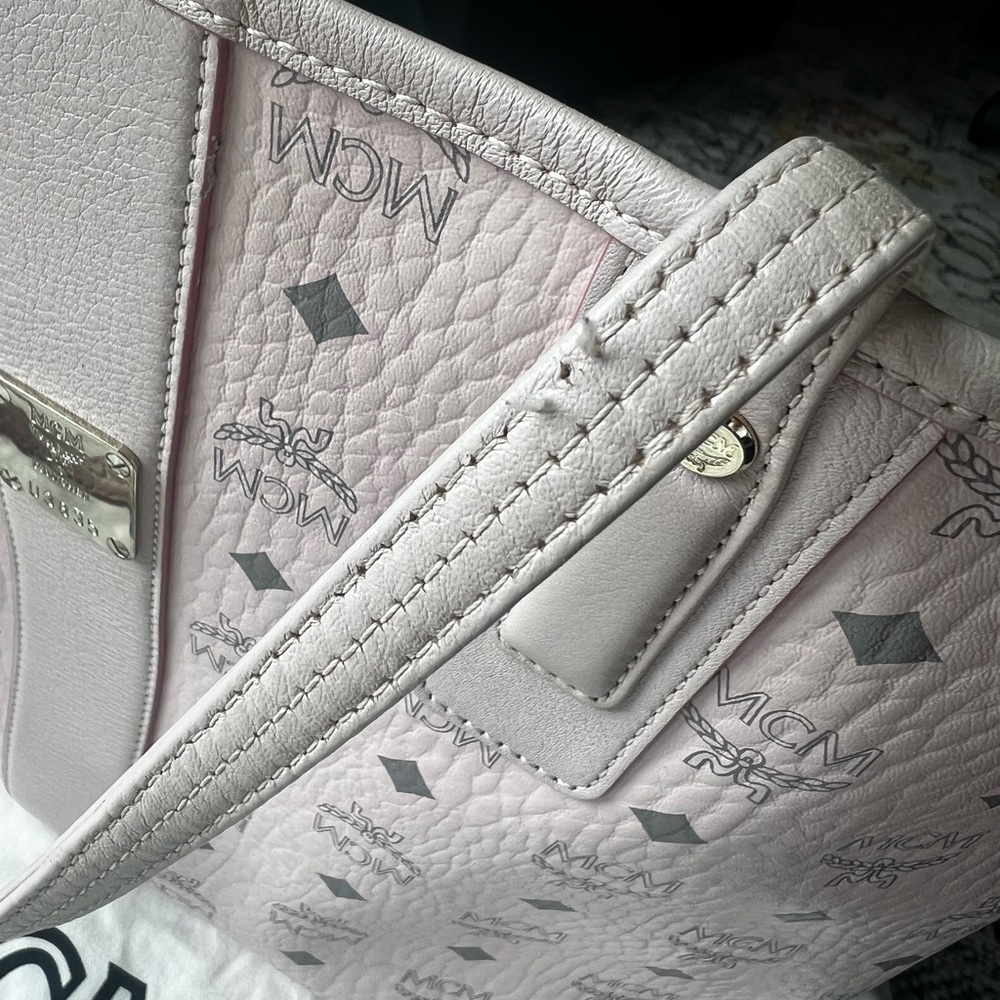 MCM Blush Monogram Reversible The Shopper - Picture 7 of 8